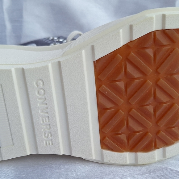 Converse chuck 70 De Luxe Wedge Platform Sneakers. 8, Lavender. - Picture 6 of 7